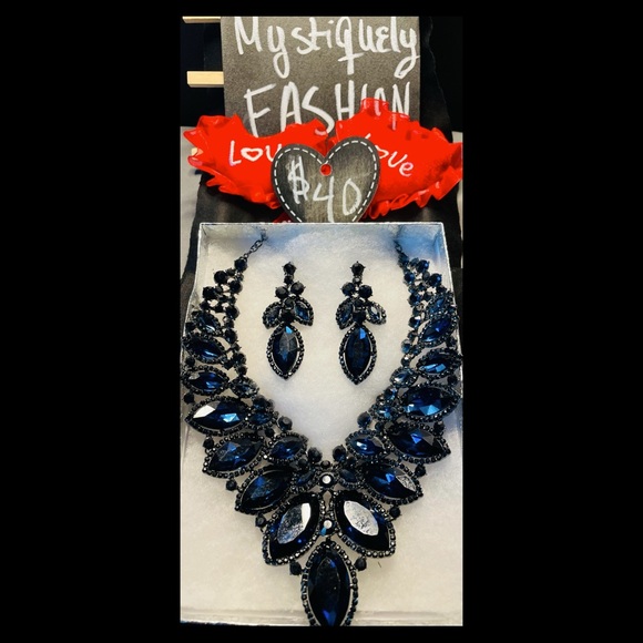 Elegant Sapphire Necklace & Earring Set - Picture 2 of 5